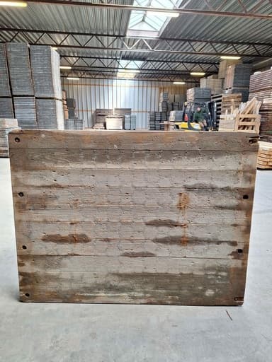 Panneau de coffrage mélèze-douglas 145 x 110 x 5 cm  avec pieds - second choix