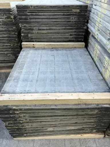 Panneaux de coffrage plastique 140 x 120 x 5.5 cm